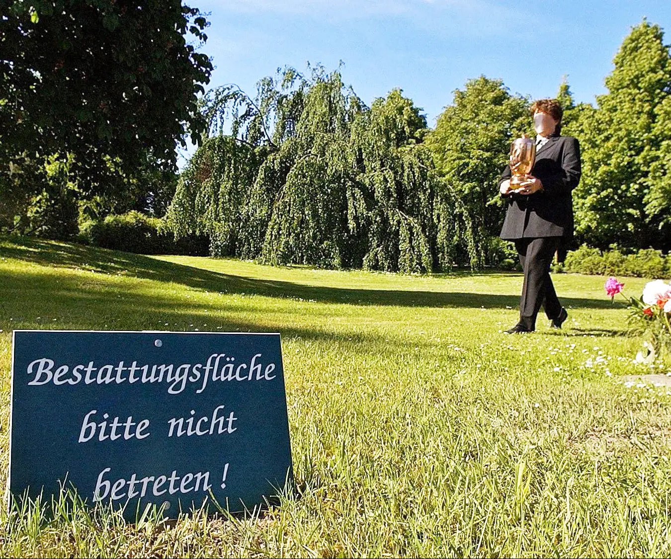 Feuerbestattung mit anonymer Urnenbeisetzung Feuerbestattung mit anonymer Urnenbeisetzung